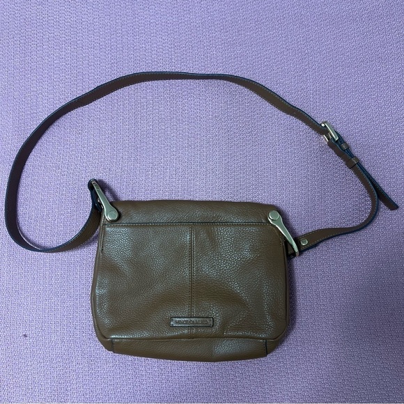 Vince Camuto Handbags - Vince camuto Brown Leather Crossbody Bag